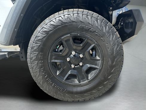 Used 2023 Jeep Gladiator Mojave AWD/4WD image 45