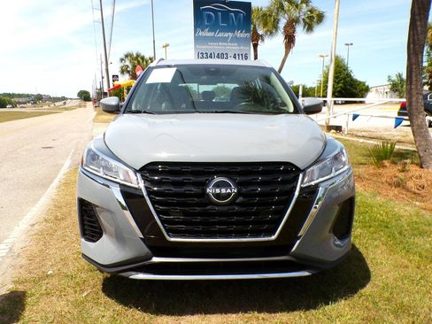 Used 2022 Nissan Kicks SV FWD image 4