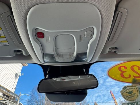 Used 2023 Jeep Renegade Latitude image 25