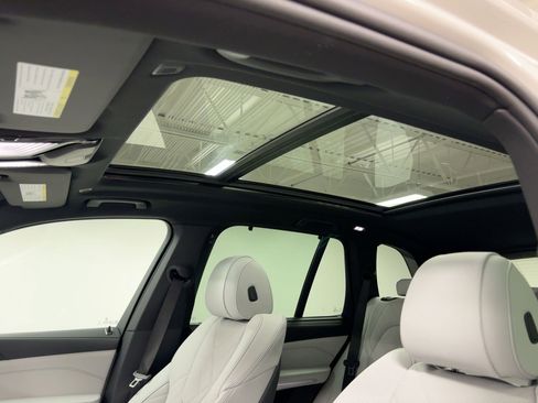 Used 2026 BMW X5 sDrive40i w/ Premium Package RWD image 16