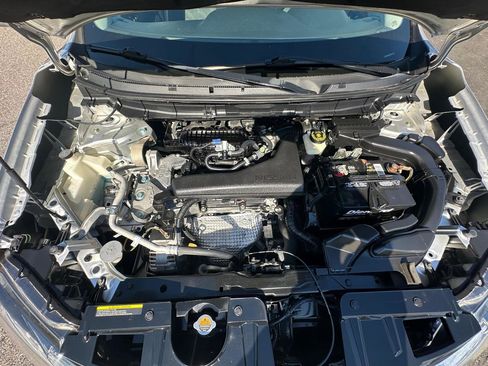 Used 2016 Nissan Rogue SV FWD image 13
