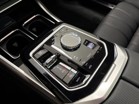 New 2026 BMW 750e xDrive image 17