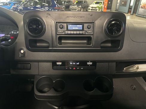 Used 2019 Mercedes-Benz Sprinter 144 image 16