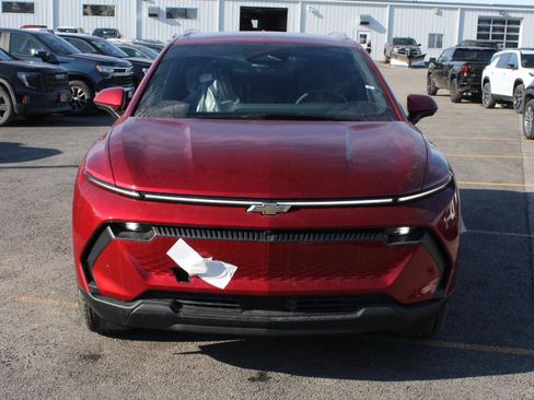 New 2026 Chevrolet Equinox EV LT image 2