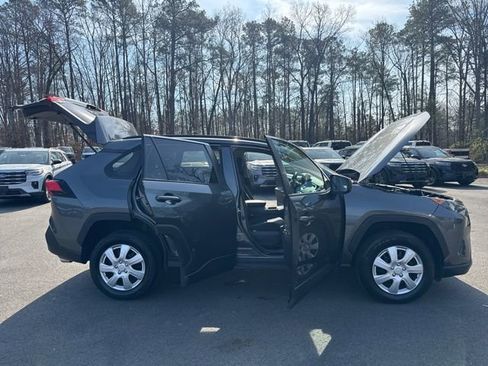 Used 2021 Toyota RAV4 LE image 27