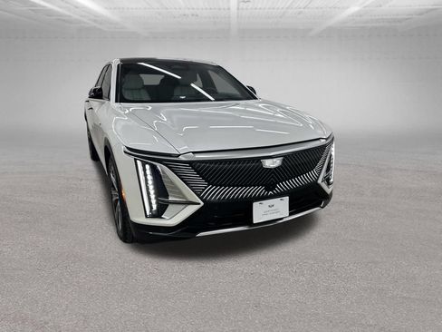 Certified 2024 Cadillac Lyriq Luxury AWD/4WD image 2