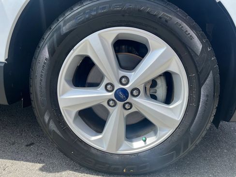 Used 2018 Ford Edge SE FWD image 21