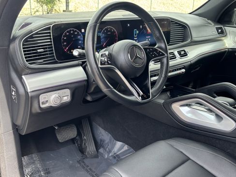 Used 2025 Mercedes-Benz GLS 450 4MATIC image 17