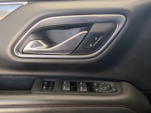 Used 2021 Chevrolet Suburban RST w/ Luxury Package image 16