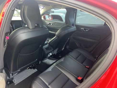 Used 2019 Volvo S60 T5 Momentum image 6