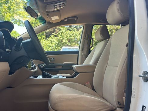 Used 2015 Kia Sedona LX w/ LX Convenience Package FWD image 2