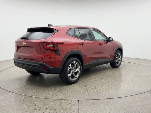 Used 2025 Chevrolet Trax LT FWD image 9