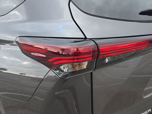 Used 2025 Toyota Highlander XSE image 36