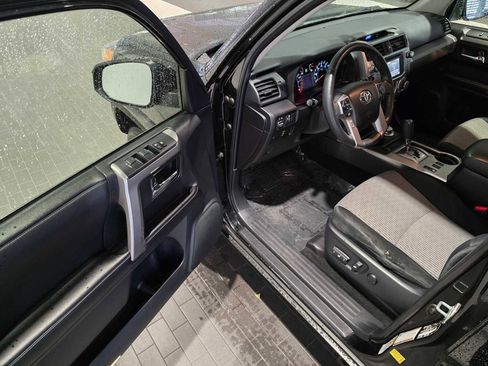 Used 2015 Toyota 4Runner SR5 AWD/4WD image 19