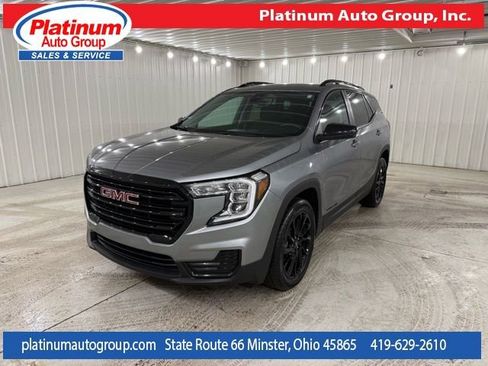 Used 2024 GMC Terrain SLE w/ Driver Convenience Package image 1