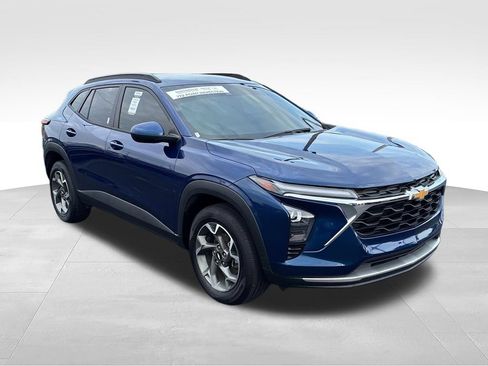 Used 2024 Chevrolet Trax LT w/ Driver Confidence Package FWD image 7
