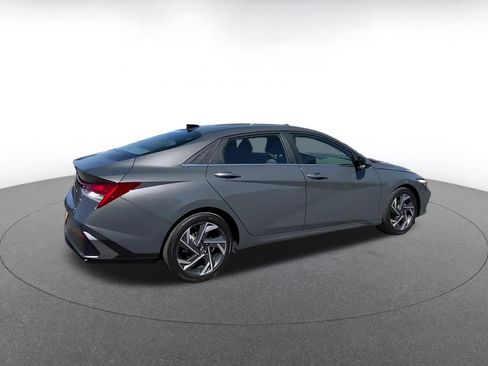 Used 2025 Hyundai Elantra SEL FWD image 15