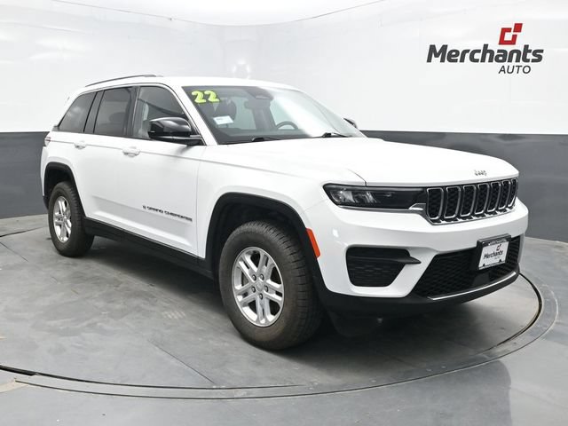 Used 2022 Jeep Grand Cherokee Laredo w/ Luxury Tech Group I AWD/4WD image 1