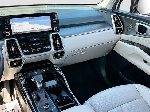 Certified 2023 Kia Sorento SX image 24