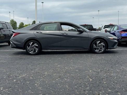 Certified 2025 Hyundai Elantra SEL FWD image 2