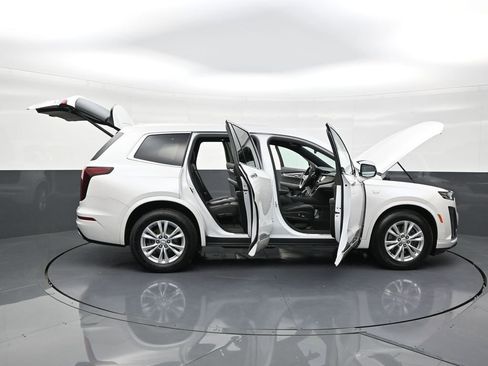 Used 2021 Cadillac XT6 Luxury image 30