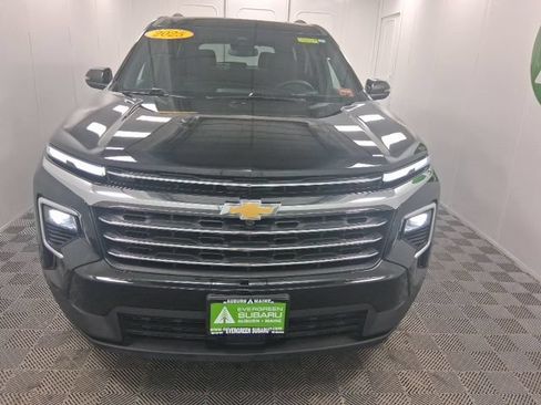 Used 2025 Chevrolet Traverse LT AWD/4WD image 2