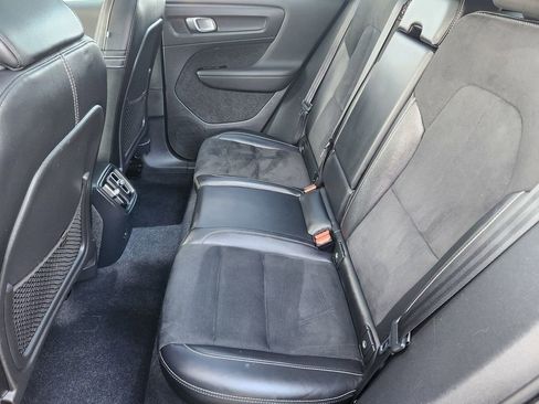 Used 2022 Volvo XC40 P8 Recharge Plus image 13