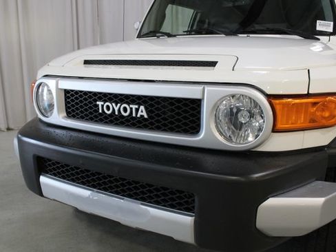 Used 2013 Toyota FJ Cruiser 4WD w/ Upgrade Pkg image 32