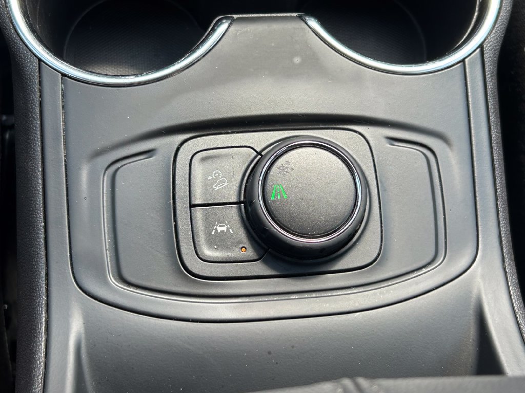 Used 2024 GMC Terrain SLE FWD image 26