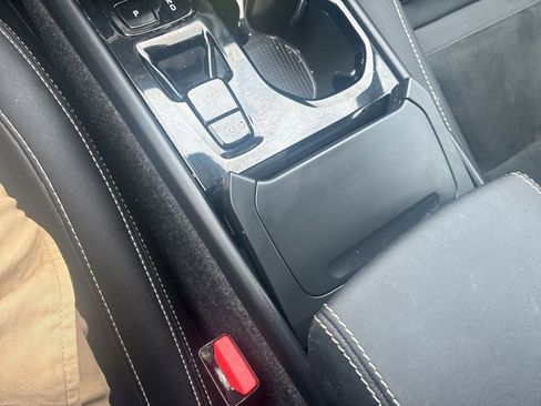 Used 2025 Volvo XC40 B5 Plus AWD/4WD image 16