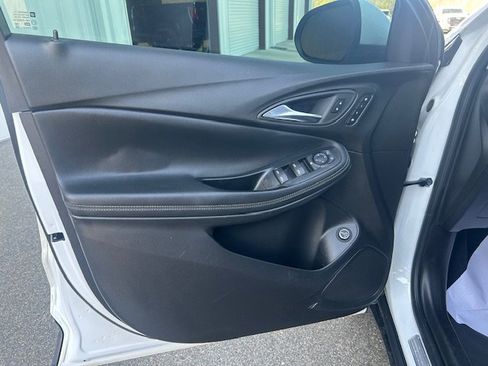 Used 2022 Buick Encore GX Essence FWD image 14