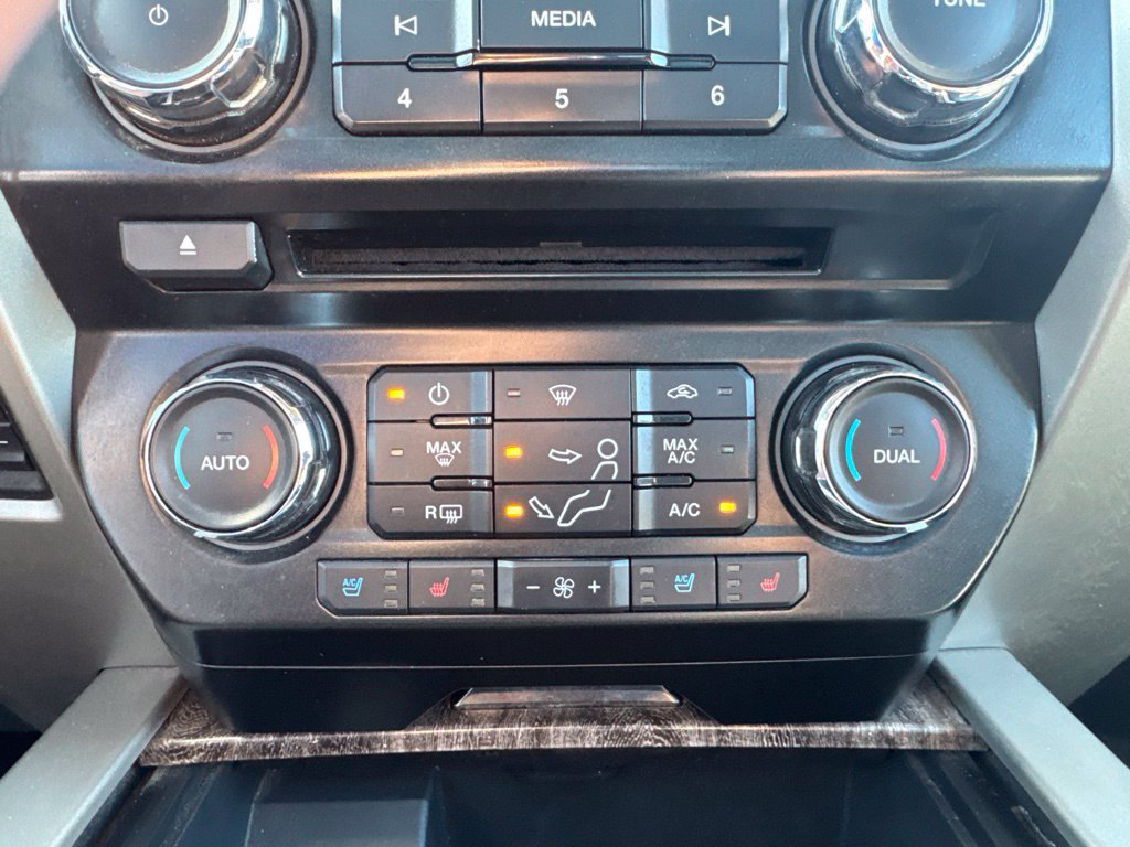 Used 2017 Ford F250 Lariat w/ Lariat Ultimate Package AWD/4WD image 8