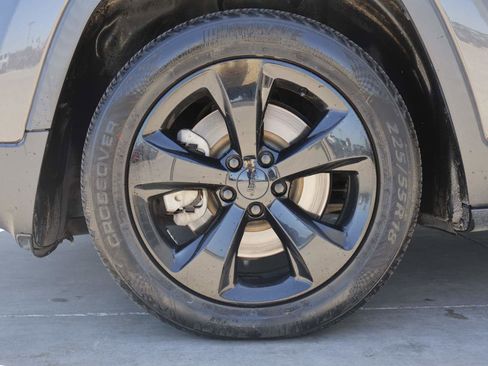 Used 2017 Jeep Cherokee Sport FWD image 6