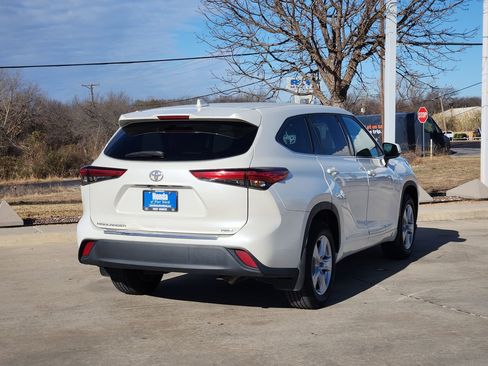 Used 2020 Toyota Highlander L w/ Protection Package #3 image 5