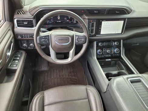 Used 2023 GMC Yukon XL Denali AWD/4WD image 16