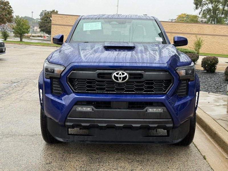 Used 2025 Toyota Tacoma TRD Sport AWD/4WD image 5