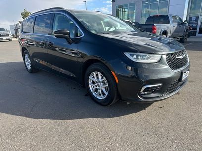 Used 2022 Chrysler Pacifica Touring-L