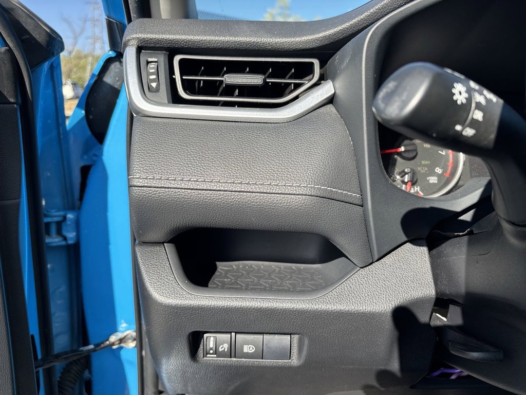 Used 2020 Toyota RAV4 LE w/ All Weather Liner Package AWD/4WD image 21