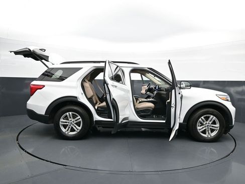 Used 2023 Ford Explorer XLT w/ Equipment Group 202A AWD/4WD image 40