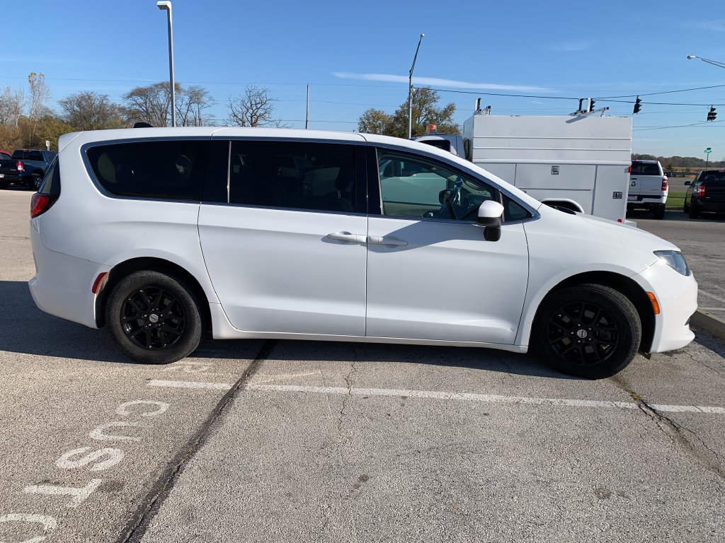 Used 2021 Chrysler Voyager LX w/ Cold Weather Group FWD image 11