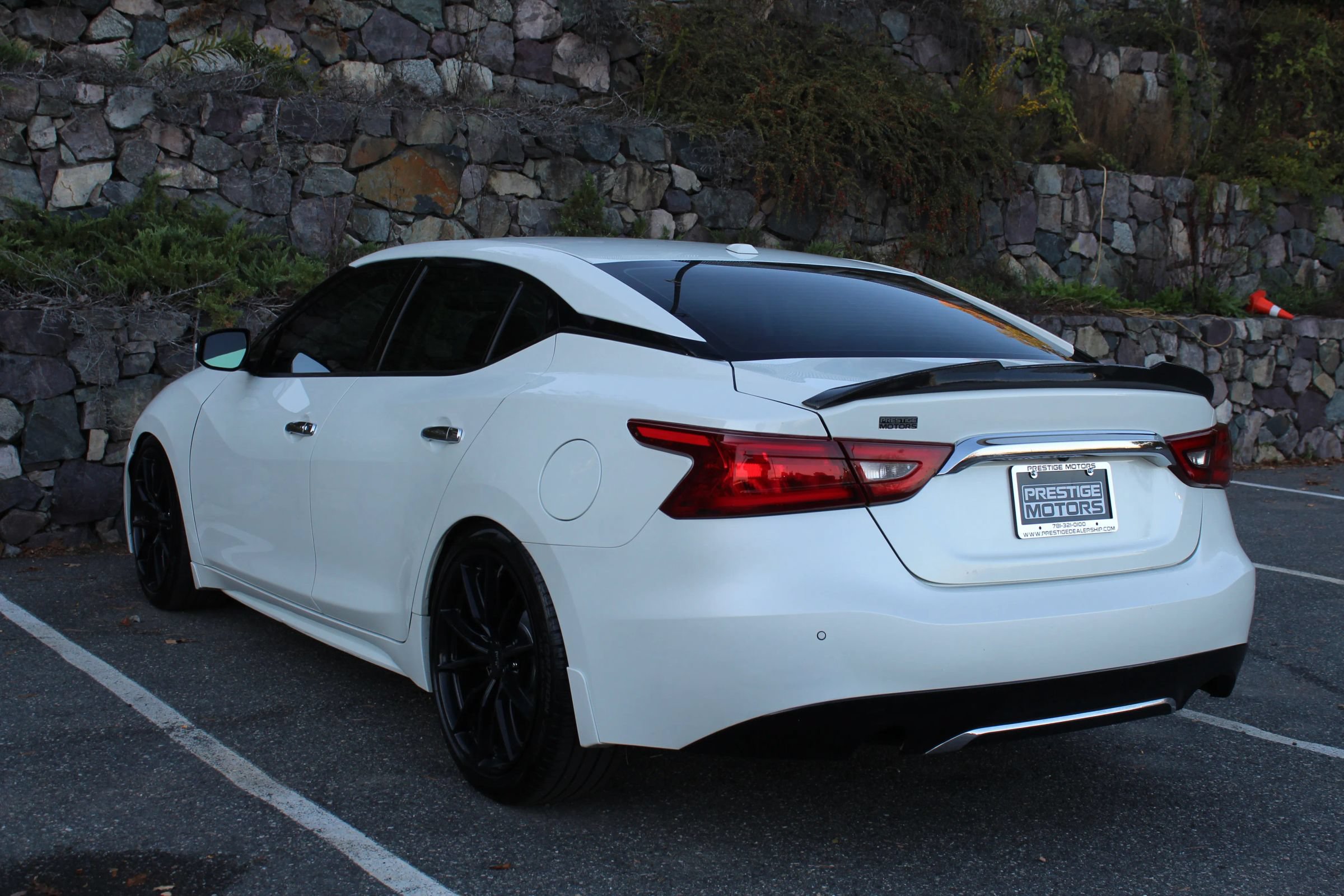 Used 2017 Nissan Maxima SR w/ Midnight Edition FWD image 6