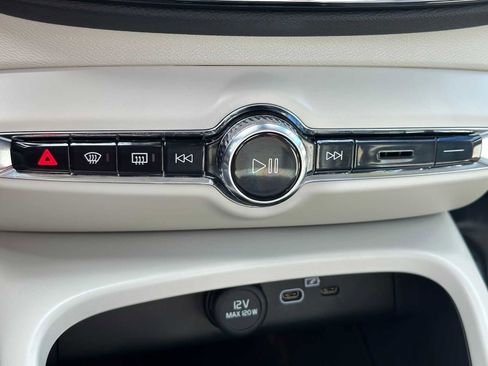 Used 2025 Volvo XC40 B5 Plus w/ Protection Package Premier image 29