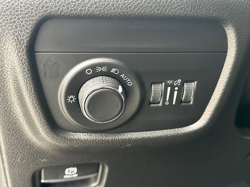 Used 2023 Jeep Grand Cherokee Altitude image 28