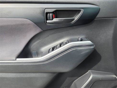 Certified 2024 Toyota Highlander LE image 16