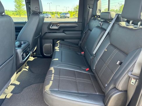 Used 2025 Chevrolet Silverado 2500 High Country w/ High Country Premium Package AWD/4WD image 8