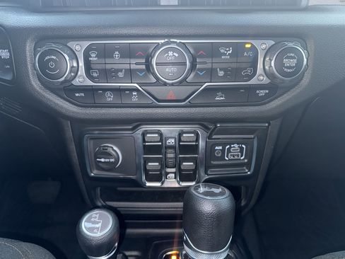 Used 2024 Jeep Wrangler Sport S image 15