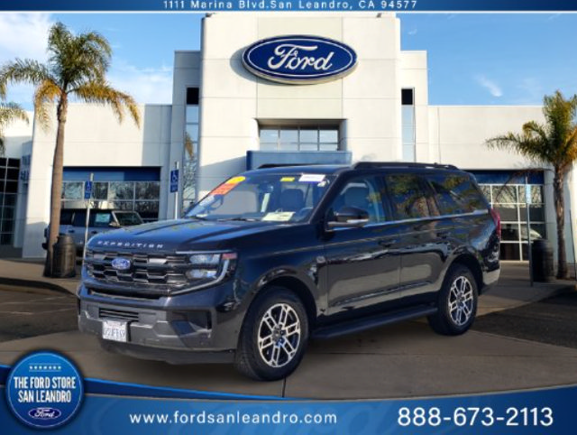 Used 2025 Ford Expedition Active AWD/4WD image 1