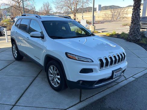Used 2015 Jeep Cherokee Limited w/ Luxury Group image 4