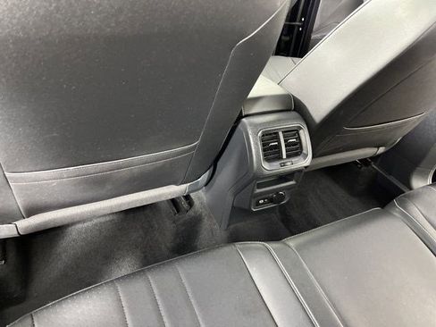 Used 2023 Volkswagen Tiguan SE image 42