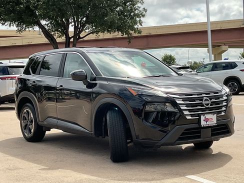 Used 2025 Nissan Rogue SV FWD image 3